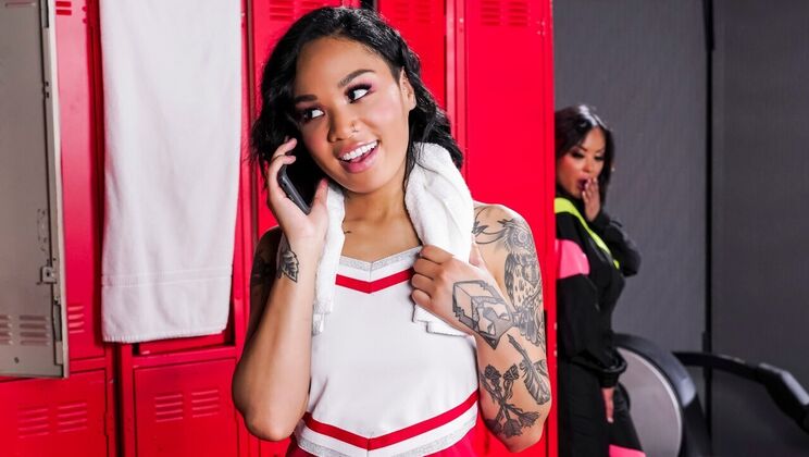 Skinny Dipping Cheerleaders Get Naughty