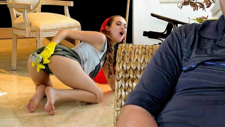 [PervsOnPatrol] - Samantha on her Knees and Ready - Samantha Hayes