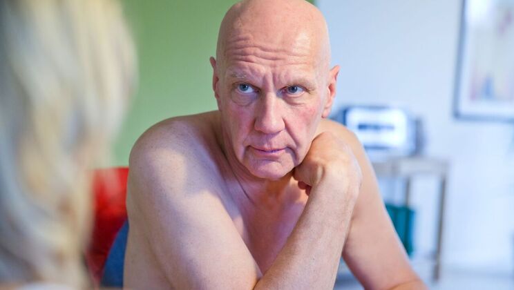 [Oldje] -  Seductive Maid Gets a Handjob - Jemma Valentine - Hugo