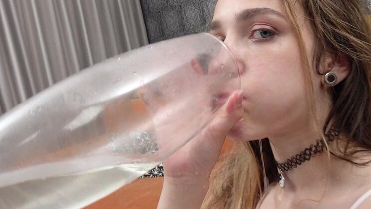 [ErikaKortiStudio] - Bukkake, Pissing, and Creampie: Ellie Wain's Rough Threesome - Momo - Ellie Wain - Romeo Fist